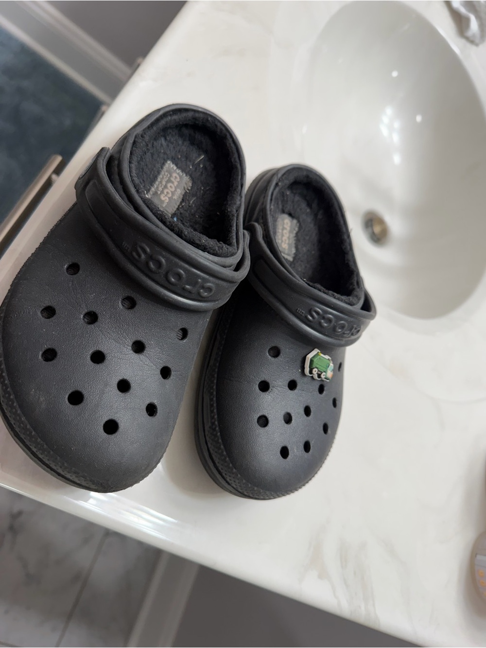 CROCS Kids Black Fuzzy-Lined Clogs